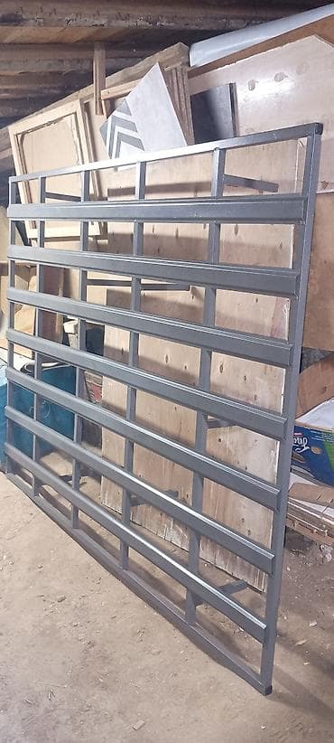 Metal fermalar: Taxt üçün dəmir altlıq. uzunu 1.95 Eni 1.55.hundurluk 0.25 sm — 1