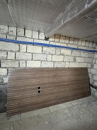 qaraj darvazasi: Mebel daraq panel. - Rəng: tünd qəhvəyi (ağac fakturalı). Ölçüsü  — 1