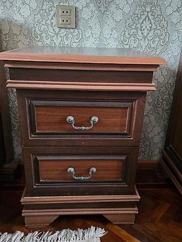 qosa taxt: Yataq dəsti Satılır 250₼ Dəstə daxildi taxt matrassız. Dolab, termo — 6