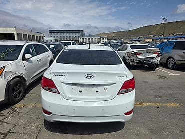 accent stop: Hyundai Accent: 1.4 l | 2015 il Sedan — 8