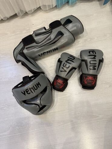 Venum döyüş qoruyucu dəsti Məzmun: - Baş qoruyucu (full-face) – geniş