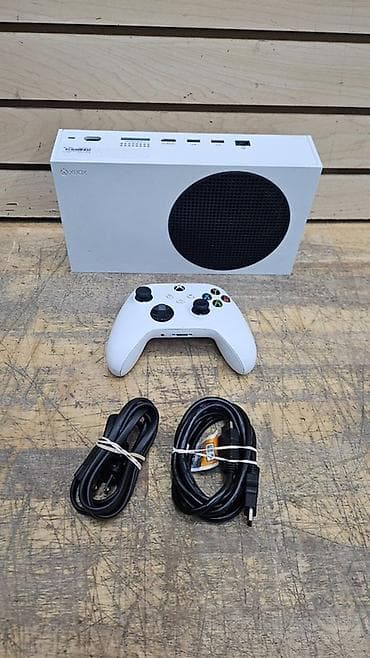 Xbox Series S oyun konsolu dəsti. Dəstə daxil olanlar: - Xbox Series