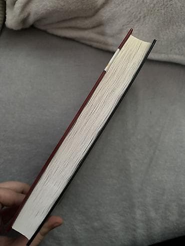 Kitablar və jurnallar: Книга - Один из нас следующий. В хорошем состоянии, ни разв не читала — 2