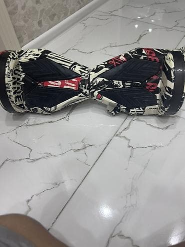 Qrafiti dizaynlı balans skuter (hoverboard) - 6.5" təkərlər, yanlarda — 2