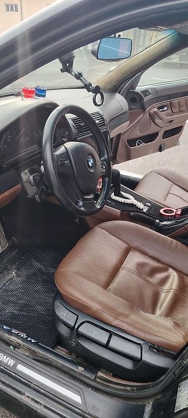 Motonəqliyyat: BMW 5 Series (E39) sedan – qara rəng. - Xarici: M paketli ön-arka — 4