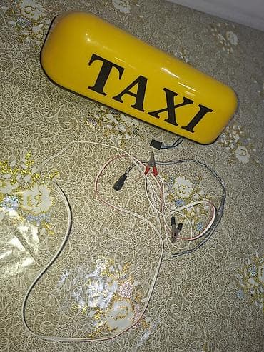 taksi nişanı: Taksi dam işığı – sarı korpus, “TAXI” yazılı. - Avtomobilin — 2