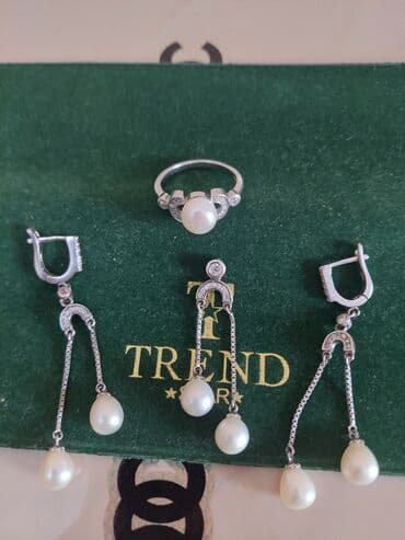 Аксессуары: В комплекте: Кольцо, Серьги, Кулон, Серебро — 4