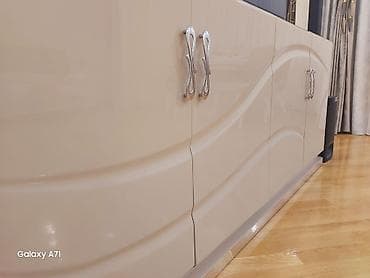 komodlar: Düz TV altlığı, Polkalı — 3