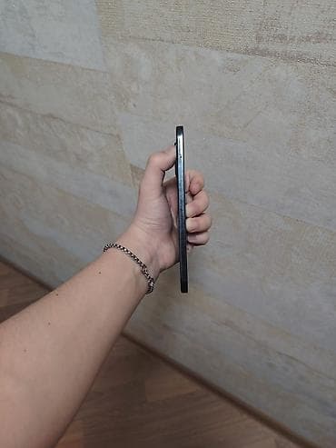 apple iphone 6s: Smartfon – qara rəng, düz kənarlı korpus, ön hissədə mərkəzdə — 5