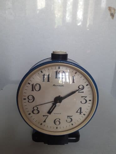 ayaq ustu saat: Masaüstü Mexaniki Əntiq saat 1976 il — 1