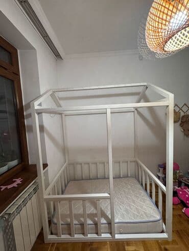 1 ayliq usaq sekilleri: Oğlan və qız üçün, İşlənmiş, Dördbucaq, Beşik, Matras ilə, Yellənmə mexanizmsiz — 1