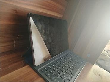 Honor pad x9a tablet + klaviatura yanında