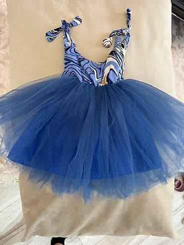 usaq metbexi: Mavi rəngdə uşaq tütü donu. Yuxarı hissəsi mavi, ağ və qara rənglərdə — 2