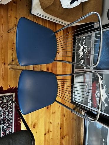 Salon, tibbi kreslolar: Kreslo 50 azn Stullar her biri 20 azn Məhsul: 2 ədəd yumşaq kreslo + — 5