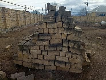 Məhəccərlər: Kubiklər Satılır Vəya Kənt Heyvanları İlə Barter Edilir — 1