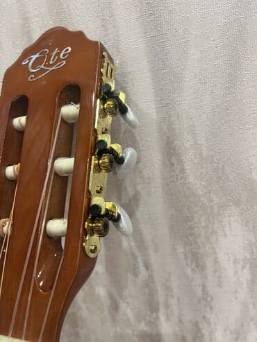 akustik gitara simi: Klassik/akustik gitara – cutaway (yuxarı deşikli) korpuslu model — 9