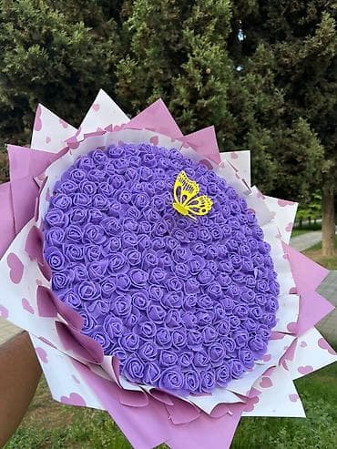 ordək adı: Bənövşəyi tonlarda böyük gül buketi – miniatür qızılgüllərdən ibarət — 1