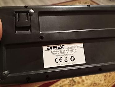 Elektron kitablar: İslenmeyib hec.ehtiyac olmadigindan satilir.blutuzla qosulur — 2