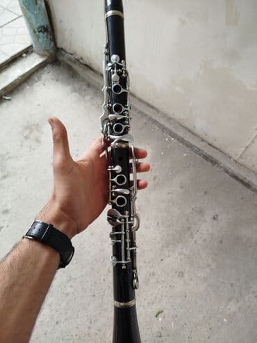 B klarnet Nikel örtüklü gümüşü düymələr və ağzıq hissəsi ilə qara
