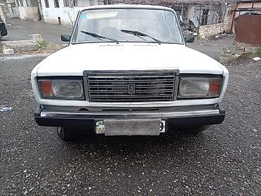 диск мтз: VAZ 2107, ağ rəngli klassik sedan - Kuzov: 4 qapılı sedan, ağ rəng — 2