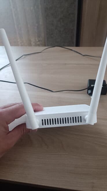 Kompüter ehtiyyat hissələri: Modem Satilir Yeni vezyyetedir az istifade olnub qiymet 35 manat — 2