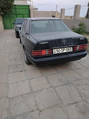 mercedes 180 b: Mercedes-Benz 190 (W201) sedan - Kuzov: 4 qapılı sedan, qara rəng - — 5