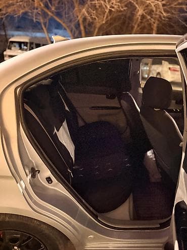 Hyundai Accent: 1.4 l | 2007 il Sedan — 5