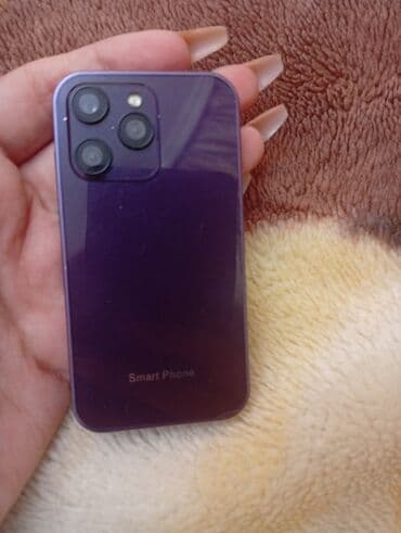 Bənövşəyi rəngli kompakt smartfon 90 və ya 50 satılır heç 1 prbalemi