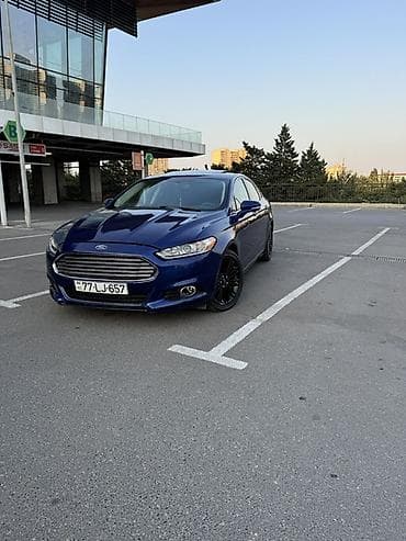 balta disk: Ford Fusion sedan – mavi rəng, 4 qapı, ön və arxa park yerlərində — 2