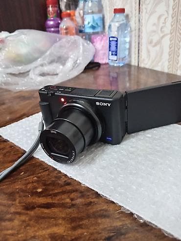 sony erecson: Sony ZV-1 kompakt kamera - 1.0” Exmor RS CMOS sensor – aşağı işıqda — 1