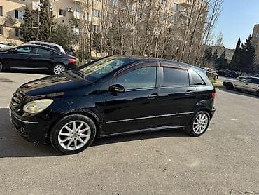 Nəqliyyat: Mercedes-Benz B-Class, qara rəng, 5 qapılı kompakt minivan/hetçbek — 3