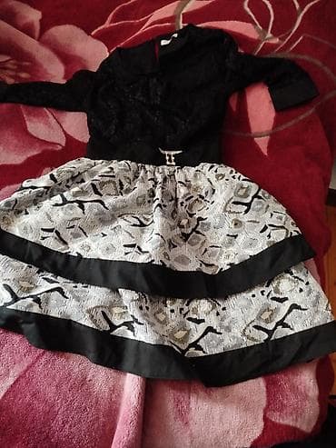 Qadın paltarları dəsti - Qara üst və ətəklikli don: Üst hissə