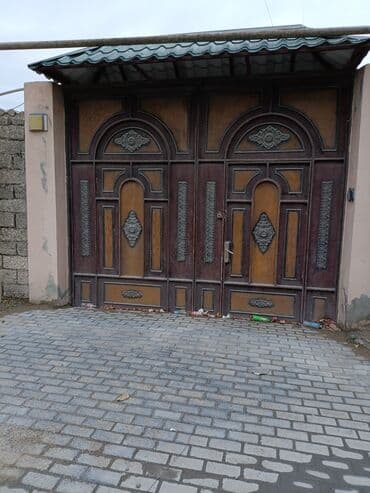 3 otaqlı həyət evi - Giriş: dəmir qapılı, üstü şifer örtüklü damla