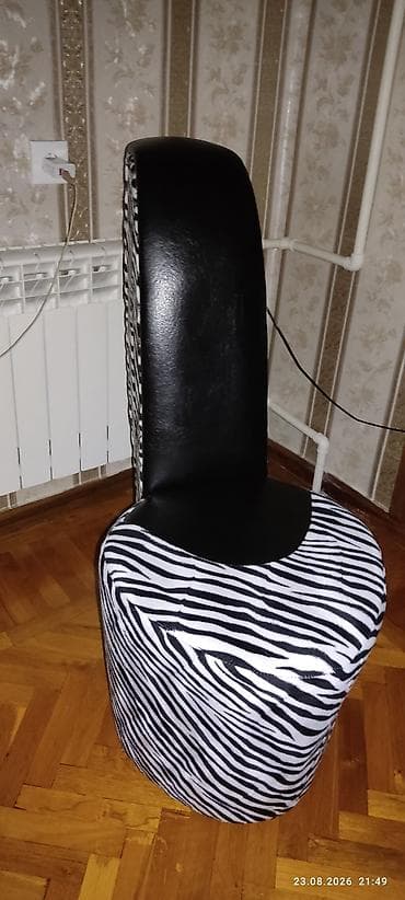 divan krislo: Zebra naxışlı dekorativ oturacaq kreslo. Qara-ağ dizaynı ilə interyerə — 3