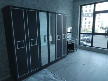 кухонный стол и стулья: Двуспальная кровать — 1