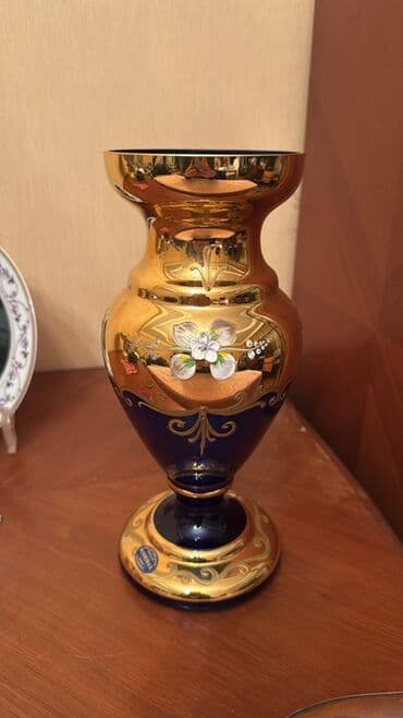 Şamdanlar: Bir vaza, Bogem şüşəsi — 1