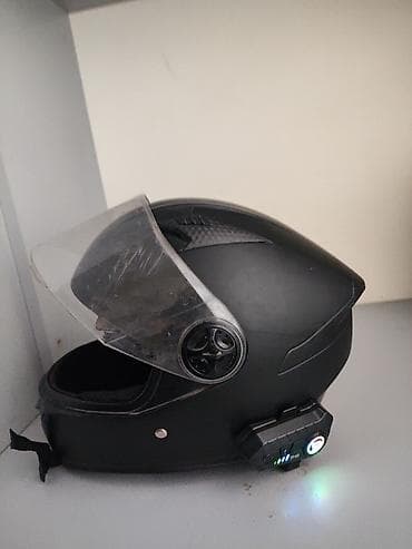 led iwiqlar: Motodrelçilər üçün tam üzlüq (full-face) mat qara dəbilqə, inteqrə — 1