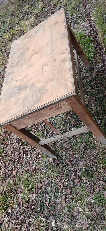 ağac gulləri: Açılmayan, Taxta, Dördbucaq masa — 3