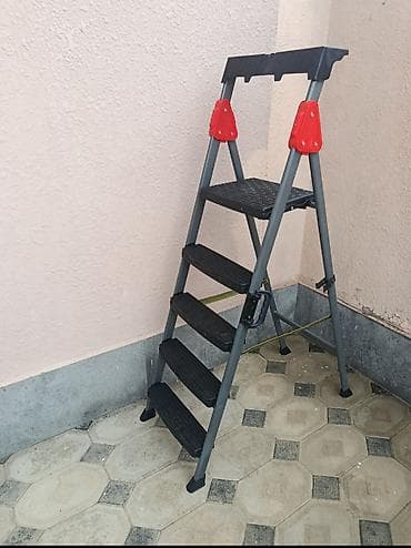 Nərdivanlar: GOLDLINE 4+1 pilləli qatlanan nərdivan - Model: GOLDLINE BYHM_91023 - — 1