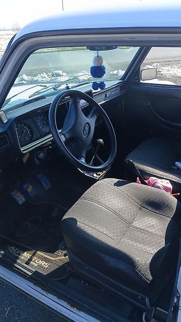 kredit avtomobil 2020: VAZ 2107 sedan – ağ rəngli, 4 qapılı klassik kuzov. Mexaniki yan — 7