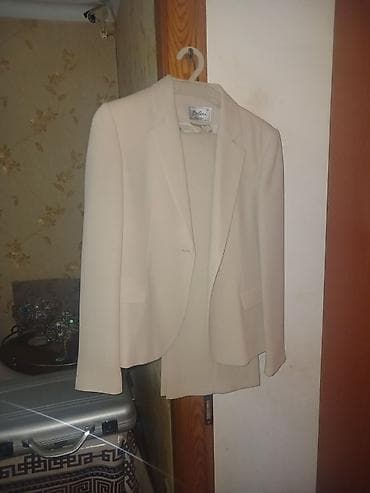 dest geyim: Brend: Belini Məhsul: Klassik qadın kostyumu (jaket + ətək) Rəng: Açıq — 1