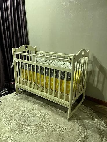 Oğlan və qız üçün, Dördbucaq, Beşik, Dəst ilə, Matras ilə, Yellənmə mexanizm ilə