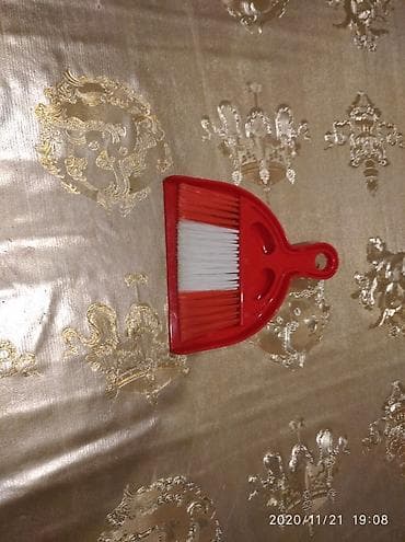 Süfrəni təmizləmək üçün yemek artiqlarindan