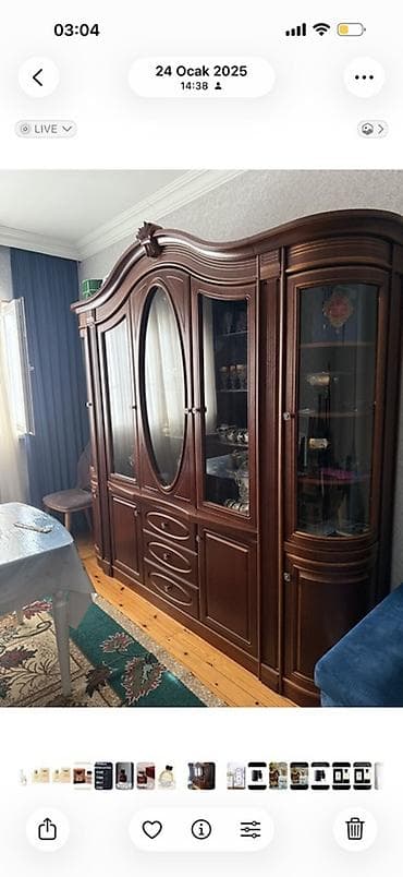 Şüşəli dolab vitrini