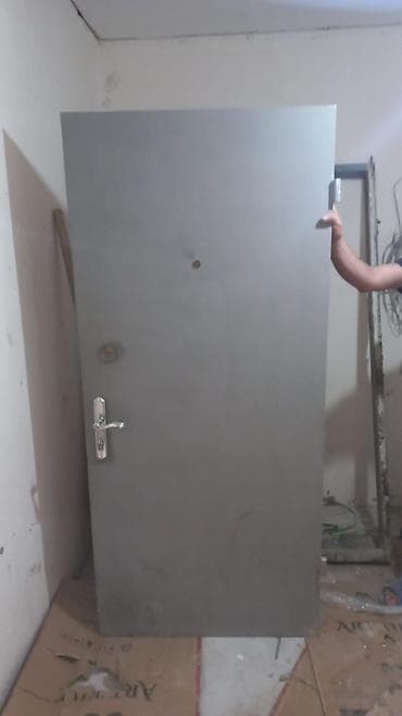 işlənmiş seyflər: Demir seyf qapi 90/200. Bina evinde olub hec bir problemi yoxdur agir — 3