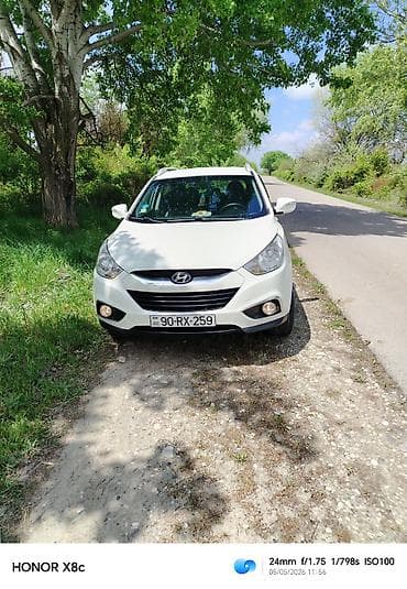 Avtomobil satışı: Hyundai ix35, ağ rəngli, 5 yerlik kompakt SUV. Mühüm xüsusiyyətlər: - — 4
