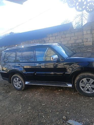 avtomobil acarları: Mitsubishi Pajero GLS, V6 benzinli SUV Xüsusiyyətlər: - Güclü V6 — 3