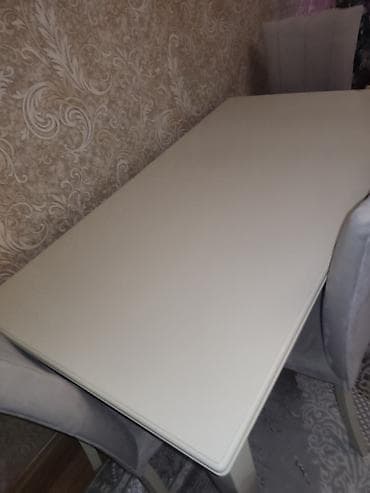 4 qapili dolab: Qonaq otağı üçün, İşlənmiş, Açılan, Dördbucaq masa, 6 stul — 5