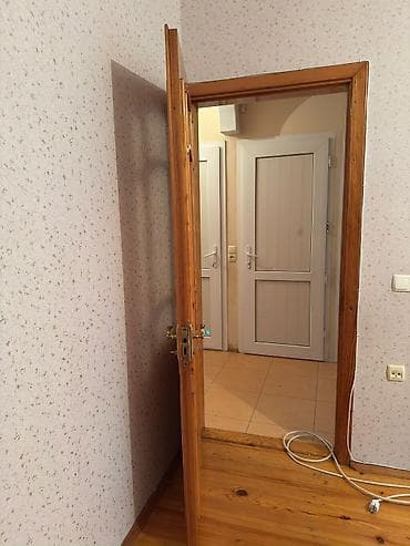 Taxta şüşəli otaq qapısı - Material: təbii ağac (çərçivədə və