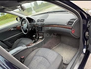 Mercedes-Benz E-Class sedan (W211) - Kuzov: qara rəng, 4 qapı, yüngül